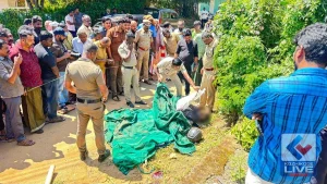 ഓഫീസിൽനിന്ന് വലിച്ചിറക്കി ഭാര്യയെ കമ്പിപ്പാരയ്ക്ക് തലയ്ക്കടിച്ചു; പിന്നാലെ റിവോൾവർ ഉപയോഗിച്ച് സ്വയം വെടിയുതിർത്ത് ഭർത്താവ് മരിച്ചു
